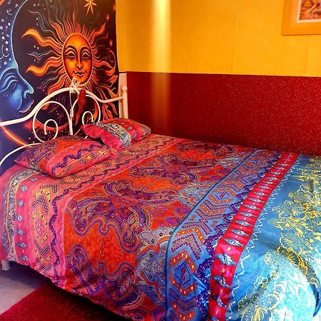 Bed And Breakfast Les Roses Multicolores Du 47 Fumel Exterior foto