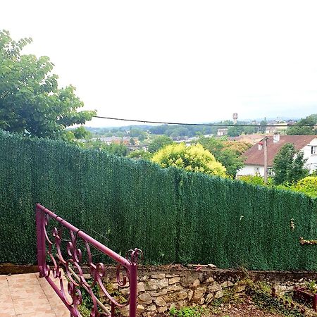 Bed And Breakfast Les Roses Multicolores Du 47 Fumel Exterior foto